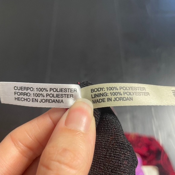 WHITE STAG Deadstock Vintage Red Metallic Floral NWT Top Small Black GOld 90 Y2K - Picture 5 of 5